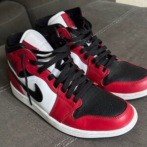 Size 9 Nike Air Jordan 1 Mids